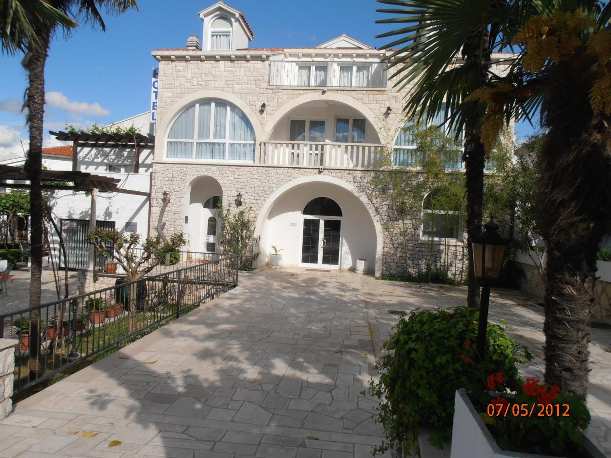 Hotel Metkovic Exterior photo