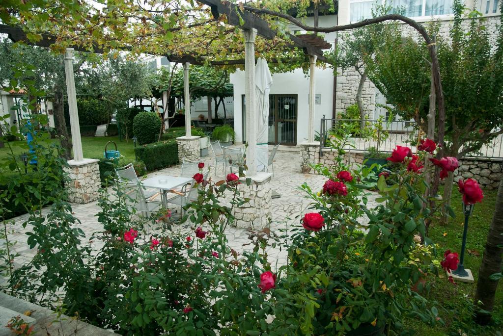 Hotel Metkovic Exterior photo
