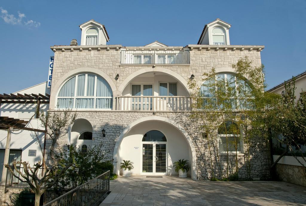 Hotel Metkovic Exterior photo